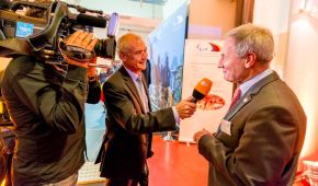 Der langjährige ZDF-Paralympics-Teamchef Peter Kaadtmann mit DBS-Präsident Friedhelm Julius Beucher © Ralf Kuckuck, DBS-Akademie