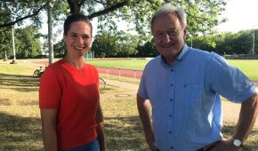Die Moderatorin Isabella Kroth und der DBS-Präsident Friedhelm Julius Beucher