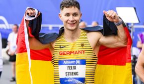 Felix Streng jubelt mit der Deutschlandfahne