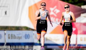 Triathletin Lena Dieter mit ihrem Guide Delia Blaess