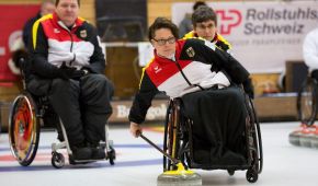 Christiane Putzich bei der Curling-WM kurz vor dem Zug