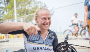 Christiane Reppe freut sich über Gold