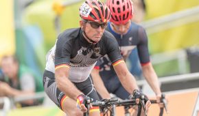 Hans-Peter Durst gewinnt paralympisches Doppel-Gold