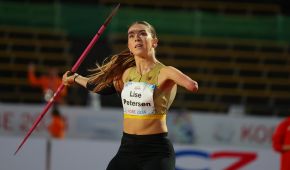 Lise Petersen beim Speerwurf