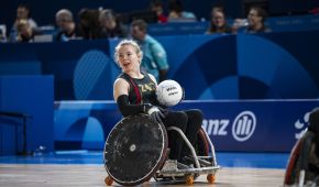 Mascha Mosel in Aktion mit dem Ball