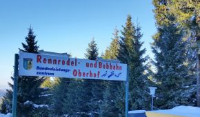 Schild Rennrodel- und Bobbahn Oberhof