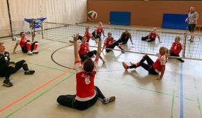 Die deutschen Sitzvolleyball-Damen im Training