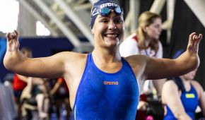 Gina Böttcher jubelt nach dem Rennen