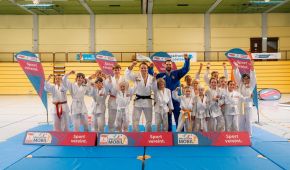 Gruppenbild der Teilnehmerinnen und Teilnehmer des Aktionstags bei der Para Judo-EM