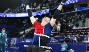 Thomas Wandschneider jubelt über Bronze. © Mika Volkmann / DBS