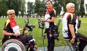 Das deutsche Damen-Compound-Team: Lucia Kupzyk, Vanessa Bui und Karina Granitza (von l.) © DBS / K. Müller