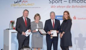 v.l.: Friedhelm Julius Beucher, Daniela Schadt, Joachim Gauck und Sevilay Gökkaya (Toyota) © DBS/ Ralf Kuckuck