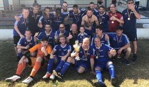 Die hessische Fußballmannschaft ID nach ihrem Sieg