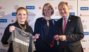 Claudia Wagner (Deutsche Sport Marketing), Alexandra Hürter-Waasem (Deutsche Telekom) und Friedhelm Julius Beucher (DBS) © Ralf Kuckuck/DBS