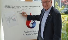 Friedhelm Julius Beucher ist Feuer und Flamme für Hamburg.