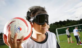 Was rasselt denn da? Im Blindenfußball ist der rasselnde Ball ein elementarer Bestandteil. © Telekom
