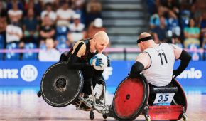 Frontaler Zusammenstoß bei den Paralympics beim Spiel um Platz sieben zwischen Deutschlands Jens Sauerbier und Dänemarks Mark Peters.