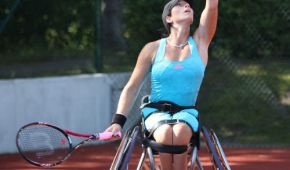 Katharina Krüger beim Rollstuhltennis