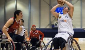 Katharina Lang im Angriff