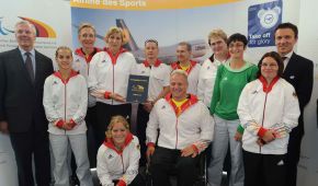 Gruppenfoto mit Paralympioniken