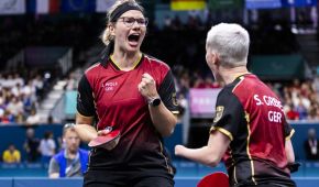 Juliane Wolf und Stephanie Grebe jubeln über den Finaleinzug