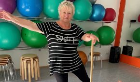 Rehabilitationssportlerin in Aktion