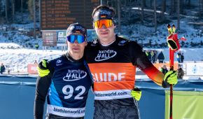 Nico Messinger und Guide Robin Wunderle Arm in Arm nach dem Rennen