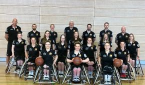 Teamfoto des Damen-Kaders für die Rollstuhlbasketball-WM