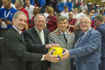Dr. Karl Quade, Jochen Walter, Generalmajor Werner Weisenburger und Toral Torkildsen