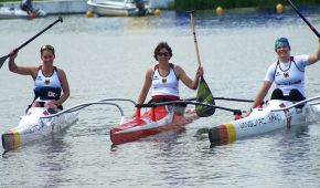 Esther Bode, Katharina Bauernschmidt und Anja Adler im Va'a