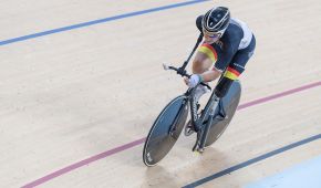 Erich Winkler auf der Bahn des Velodrom.