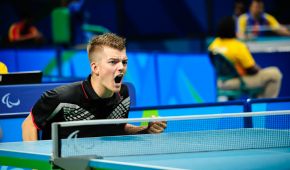 Thomas Schmidberger jubelt in seinem Achtelfinale gegen den Brasilianer Welder Knaf