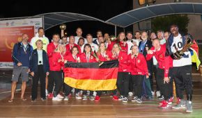 Gruppenbild der deutschen Sitzvolleyballerinnen nach dem Sieg der Bronzemedaille