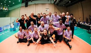 Gruppenbild der Sitzvolleyball-Nationalmannschaft der Herren