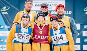 Leonie Walter, Linn Kazmaier und Johanna Recktenwald mit ihren Guides bei der Siegerehrung