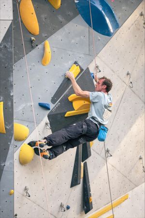 Sebastian Leistner an der Kletterwand bei der Em 2026