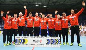 Die deutsche Goalball-Nationalmannschaft bei der Siegerehrung