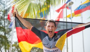 Michael Teuber bejubelt sein fünftes Gold