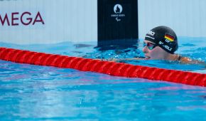 Tanja Scholz nach ihrem Rennen über 200 Meter Freistil in Paris