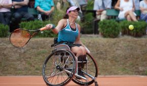 Katharina Krüger beim Rollstuhltennis