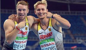 David Behre und Johannes Floors jubeln nach dem 200-Meter-Lauf ©Ralf Kuckuck/DBS