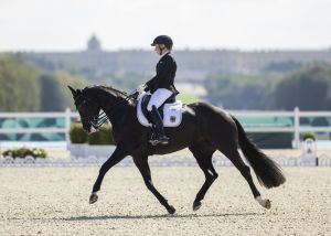 Anna-Lena Niehues auf ihrem Pferd während der Dressurprüfung