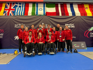 Das deutsche Team bei der EM im Rollstuhlfechten in Cardiff auf dem Mannschaftsfoto.