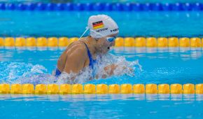 Schwimmerin Elena Krawzow