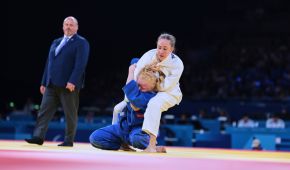 Isabell Thal (weißer Judogi) im Bronze-Kampf gegen die Türkin Cahide Eke