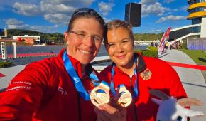 Anja Adler und Felicia Laberer beim gemeinsamen Selfie nach der Siegerehrung