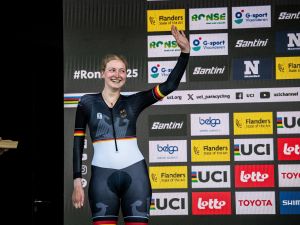 Marie Quellhorst bei der Siegerehrung auf dem Podium