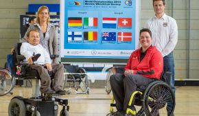 V.l.n.r.: Stefan Utz, Projektleiter WM; Anja Wouters, Technische Delegierte des ICEWH; Birgit Kober, Sportbotschafterin der WM; Uli Maurer, EHC Red Bull München (©EWH 2014)