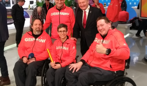 Die deutschen Rollstuhlcurler mit DBS-Präsident Friedhelm Julius Beucher und DOSB-Präsident Alfons Hörmann