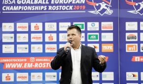 Jürgen Dusel bei einer Rede bei den Goalball-Europameisterschaften 2019